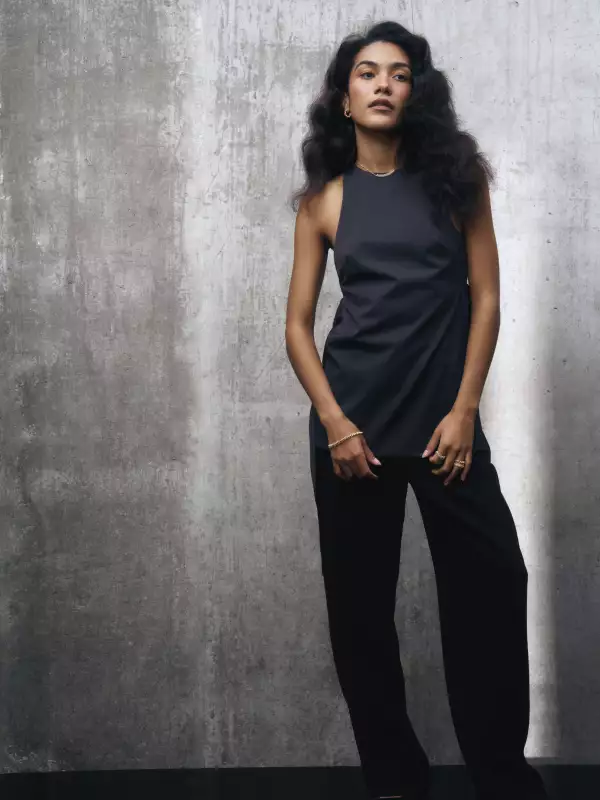 olivia-dean-clash-cartier