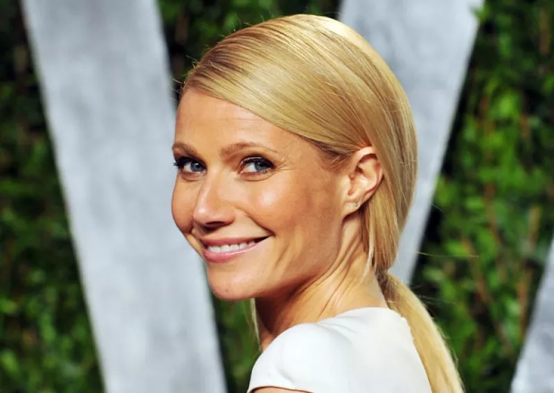 La guapa actriz ganadora de un Oscar admitió que utiliza 'Thermage', una terapia que aumenta los niveles de colágeno en capas inferiores de la piel, tratamiento que ya es usado por otras celebs.