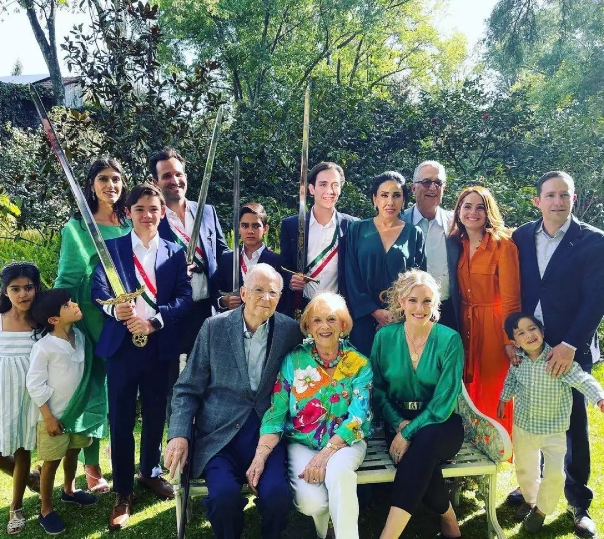 Familia Salinas Pliego.jpg