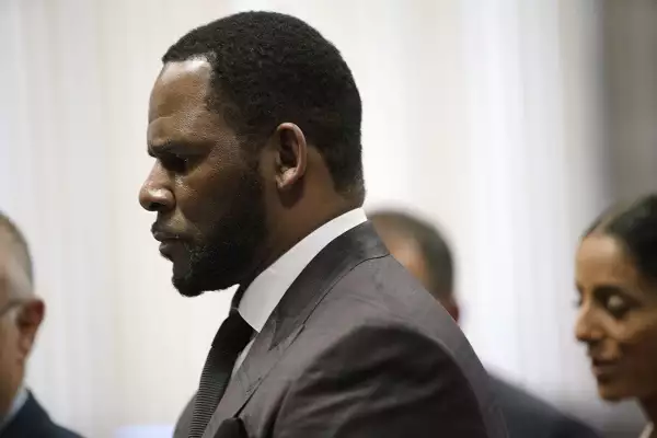 R. Kelly condenado a 30 años de cárcel por tráfico y abuso sexual