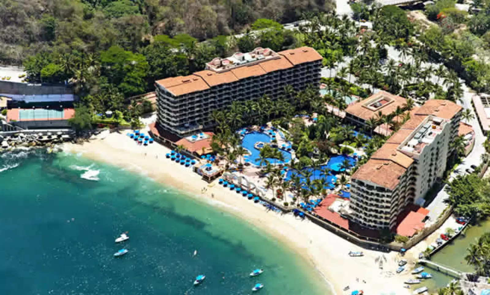 El hotel Barceló La Jolla de Mismaloya cambió su nombre e imagen a Barceló Puerto Vallarta; un resort compuesto exclusivamente por suites, recientemente remodelado con una importante inversión de 12.9 millones de dólares.