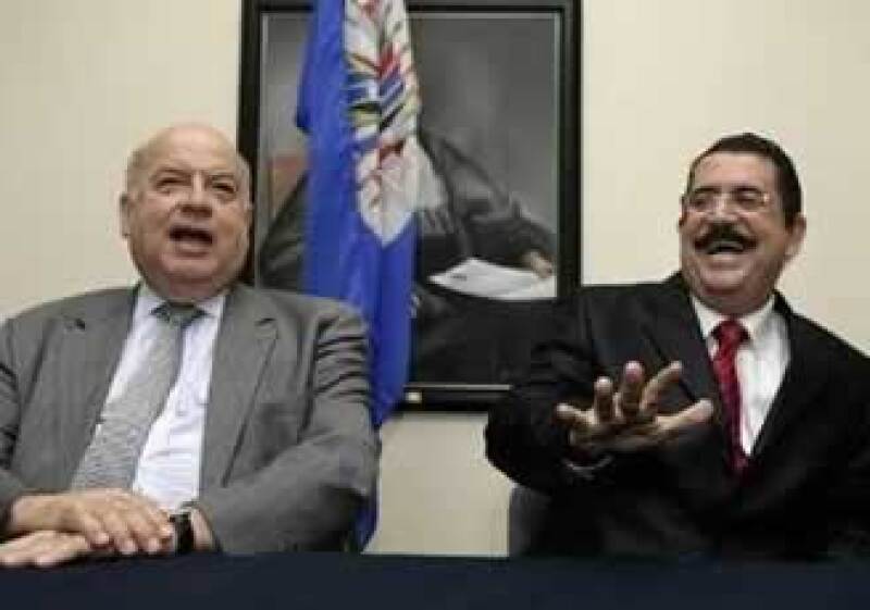 José Miguel Insulza y Manuel Zelaya buscan dialogar con Michelett. (Foto: Reuters)