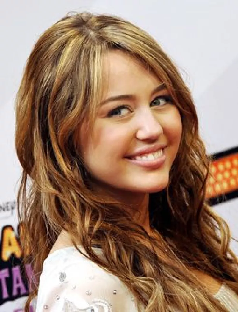 Luego de varias semanas de atraso debido a la influenza, los fans de Miley podrán verla en el cine.