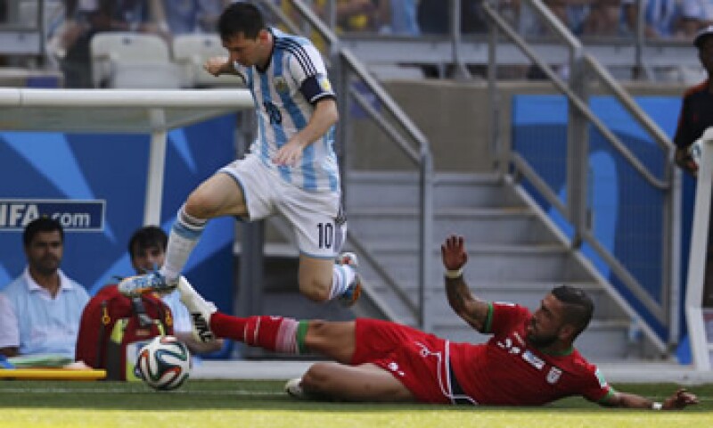 Lionel Messi tiene un valor de 164 mdd, de los cuales 25 mdd corresponden a su salario como jugador. (Foto: Reuters)