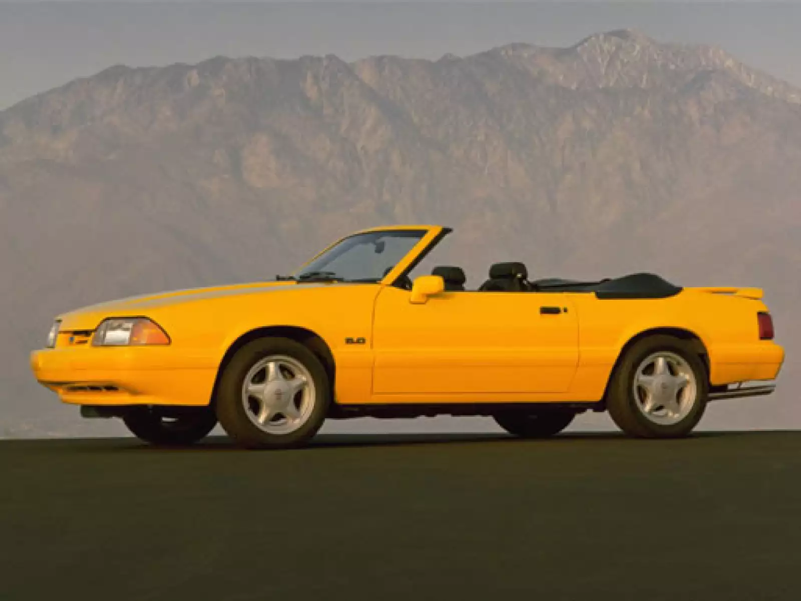 El modelo de 1993 tuvo como principal función aparecer en distintas carreras automovilísticas.