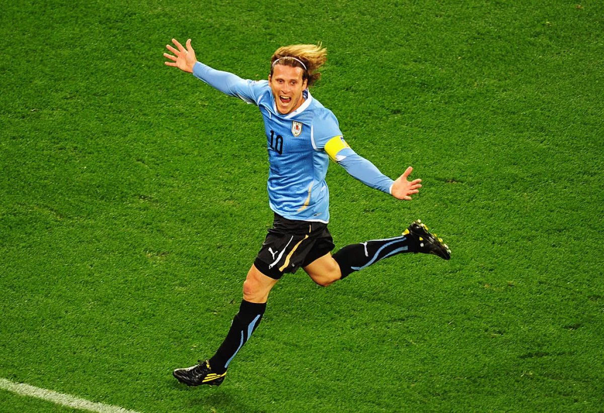 Diego Forlán va a la banca