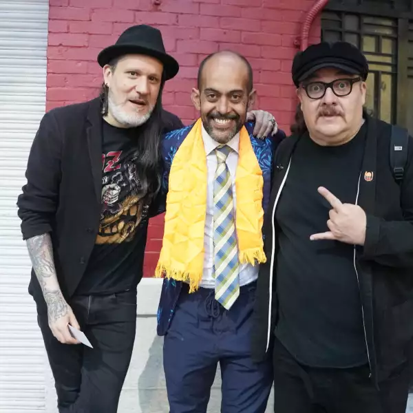 Astro, Mark y Marcello Lara