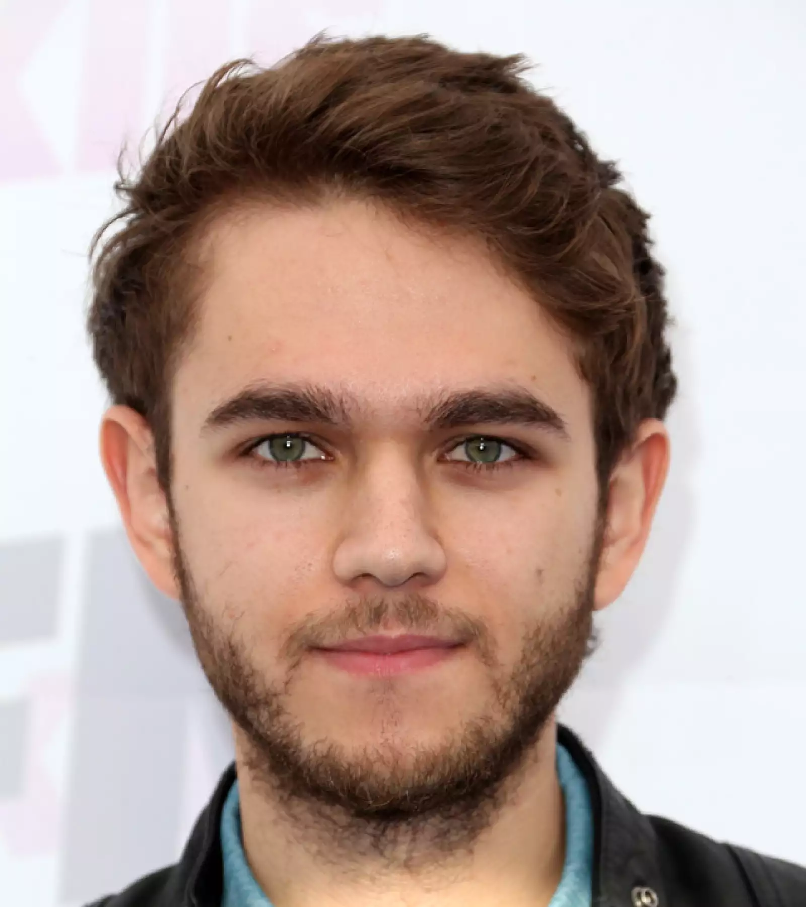 Anton Zaslavski mejor conocido como Zedd es dj y productor musical. Ha trabajado con grandes artistas y soundtracks de películas.