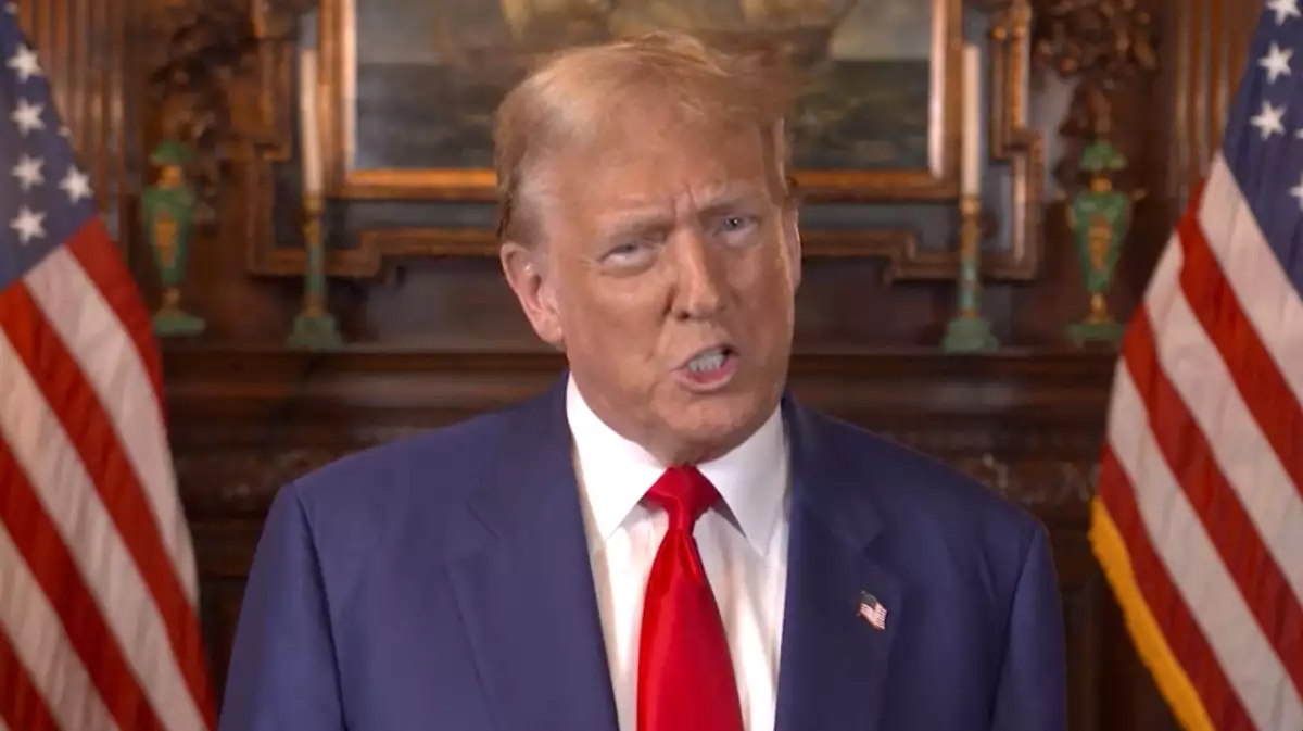 El candidato presidencial republicano y expresidente de Estados Unidos, Donald Trump, da una declaración sobre la política de aborto, en esta captura de pantalla obtenida de un vídeo publicado el 8 de abril de 2024.