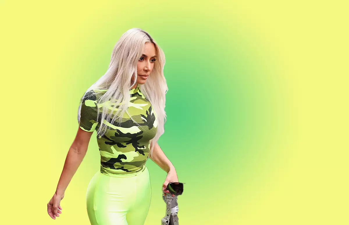 kim-karsahian-look-verde-neón-parís1.jpg