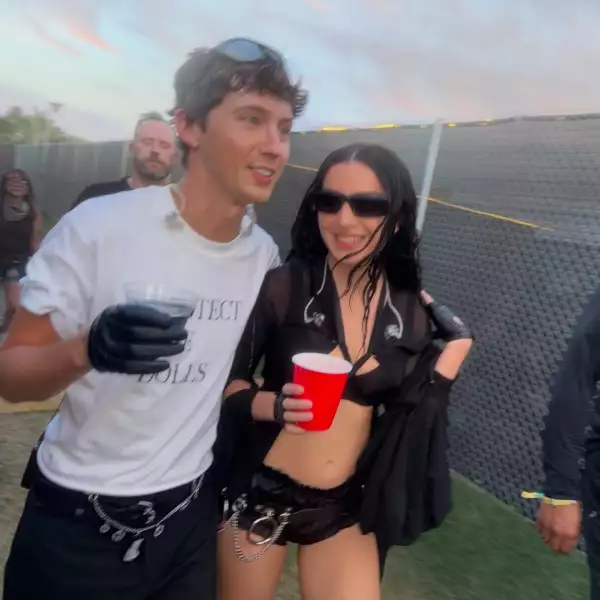 coachella-charli-xcx-invitados