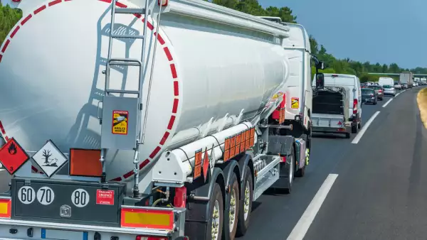 La importación de gasolina aumenta 23% en mayo: Pemex 'complica' la autosuficiencia energética