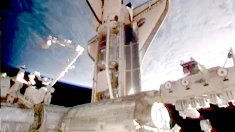 Transbordador Discovery en su última misión