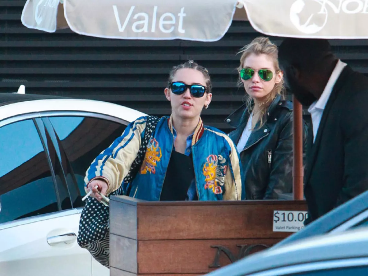 Miley y Stella conservan un look bastante natural que resalta sus facciones y cuerpo.