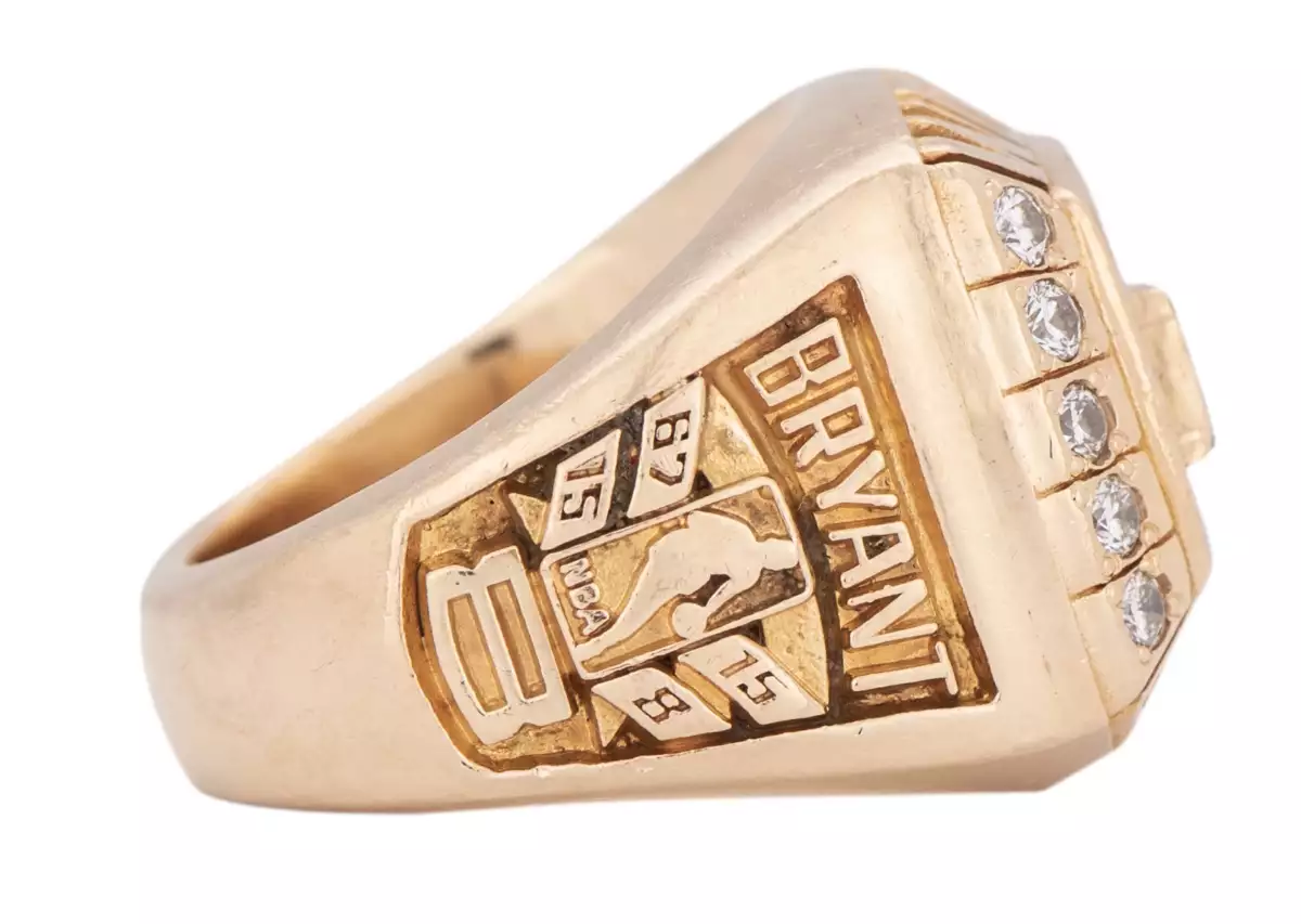 Anillo Kobe Bryant.