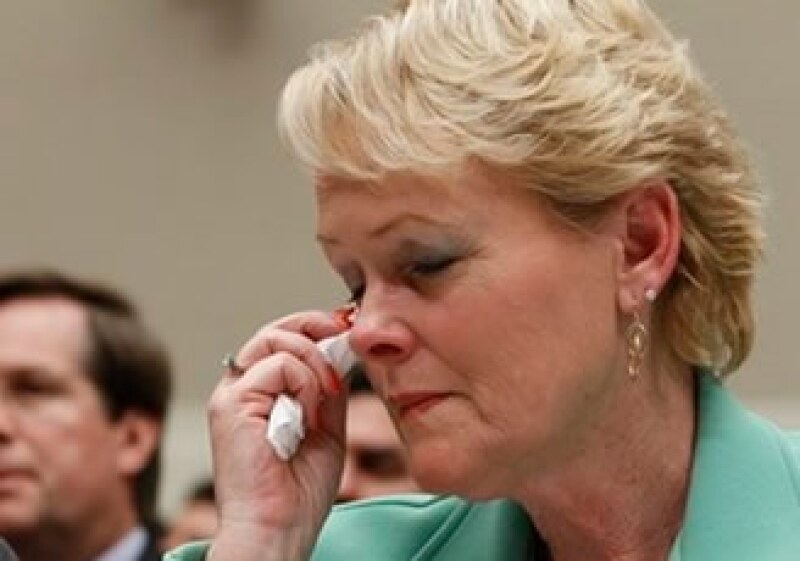 Rhonda Smith presentó su testimonio sobre las fallas de los autos Toyota, y lanzó críticas a las autoridades de EU y a los directivos de la empresa. (Foto: AP)