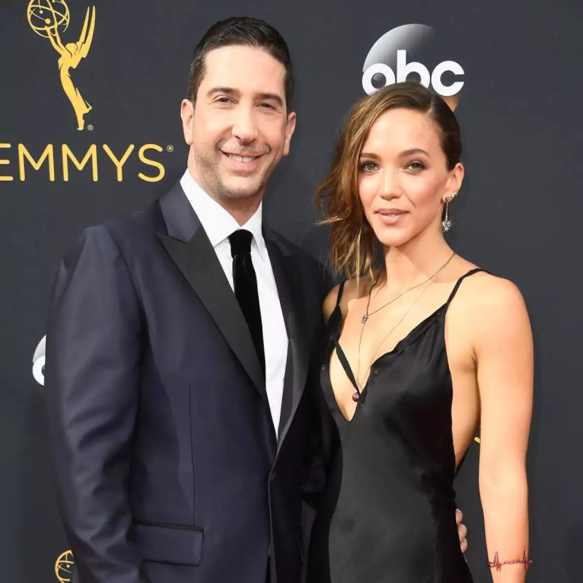 David Schwimmer y Zoe Buckman