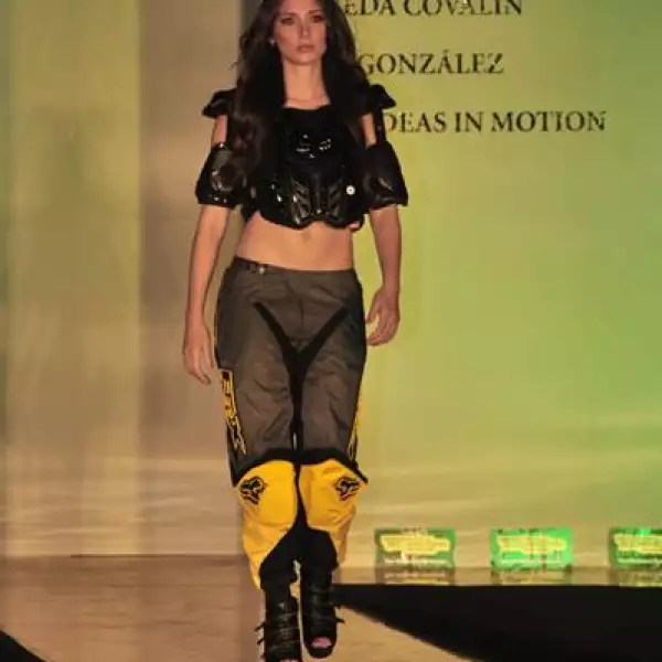 Desfile en la Plaza 401