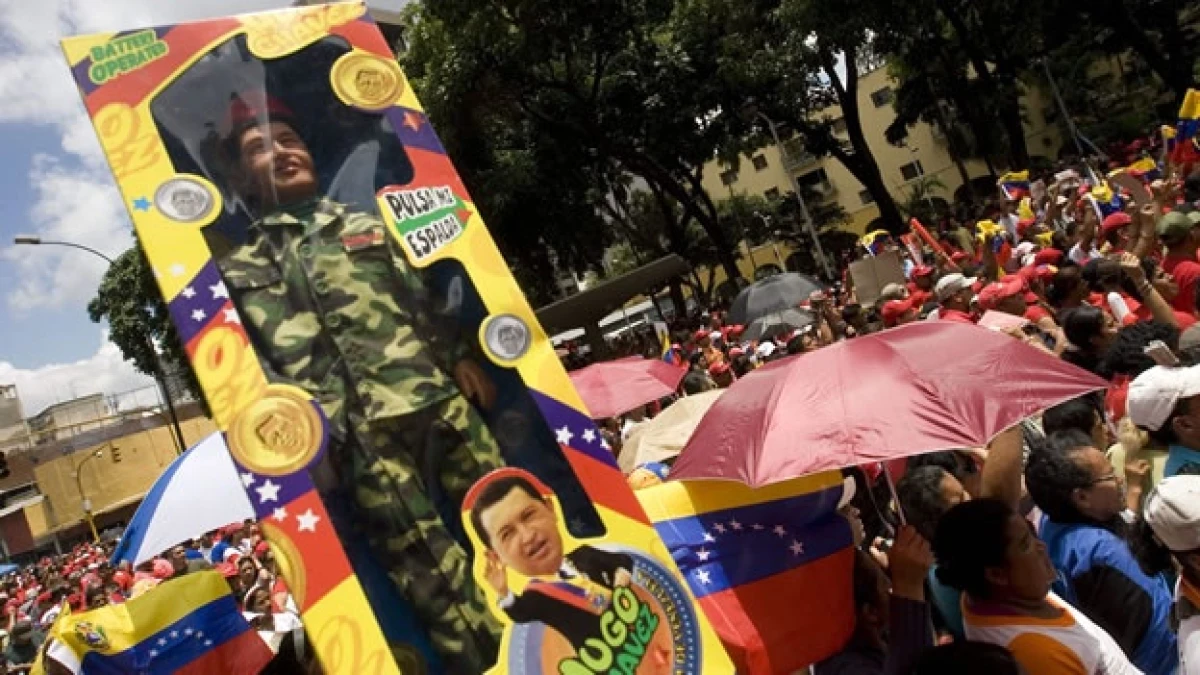 seguidores de chavez participan en marcha