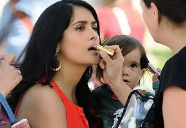 En el set de 30 Rock, acompañada por su inseparable Valentina.