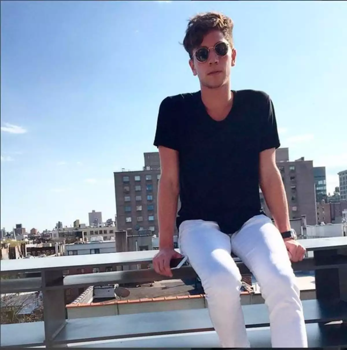 Además, Samuel tiene un gran sentido de la moda.