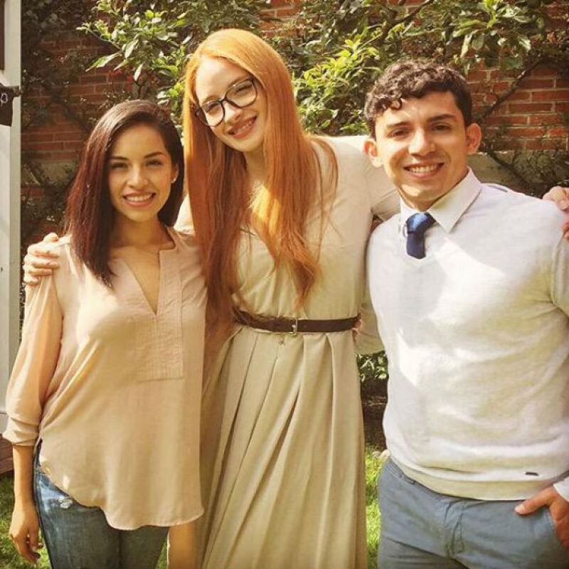 Ceci con Marisol y Adam, sus ex compañeros en el musical Wicked.