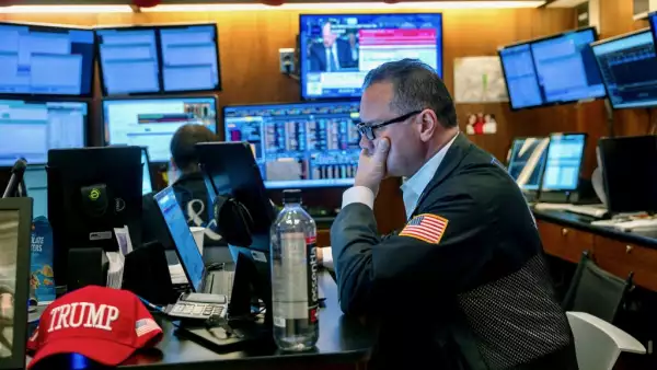 Wall Street reduce pérdidas por la esperanza de paz en Ucrania