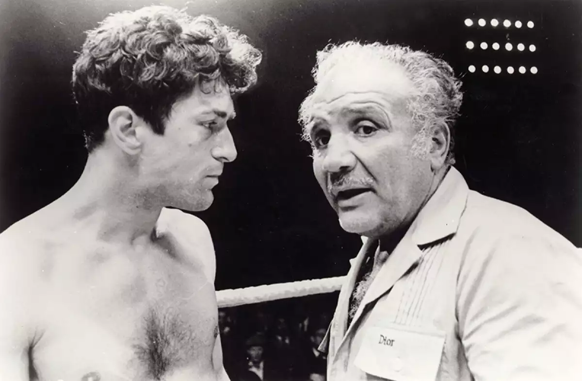Robert DeNiro y Jake LaMotta (der.)