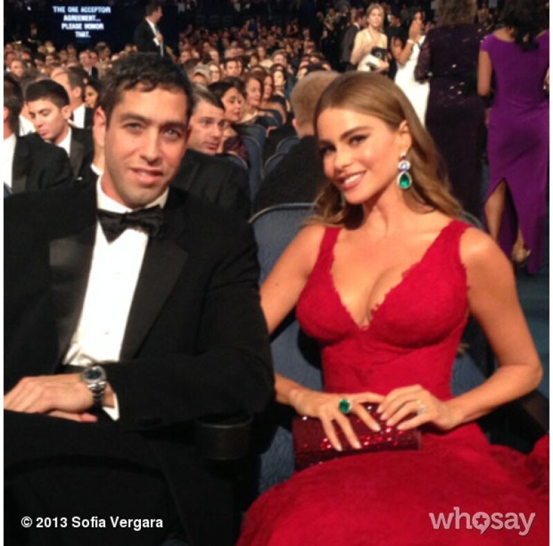 Pese a los rumores de separación, la actriz colombiana y el empresario aparecieron juntos en la ceremonia de los Emmy.