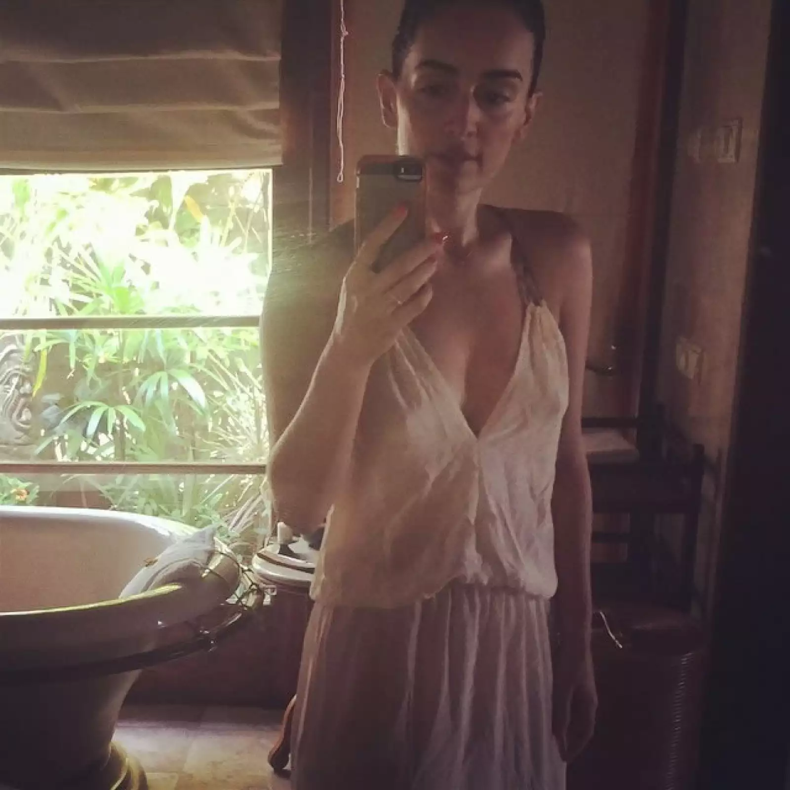 La actriz de 37 años publicó esta selfie en un SPA desde Bali, Indonesia.