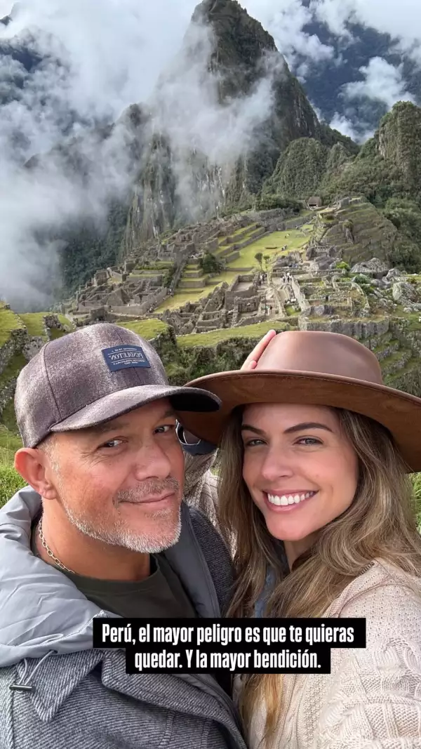 Alejandro Sanz y Stephanie Cayo