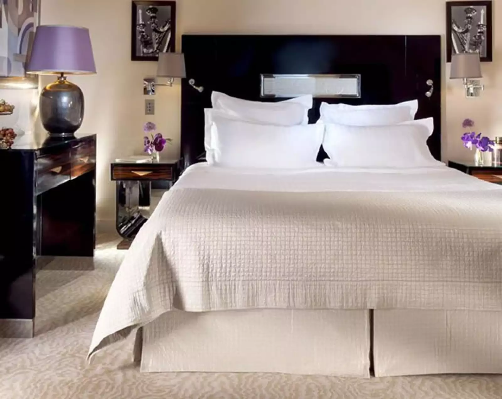 No podrás tener mejor vista de la Torre Eiffel que en los balcones de la Plaza Athénée. Su excelente ubicación en la avenida Montaigne, le permite a aquellos amantes de la alta costura disfrutar de...