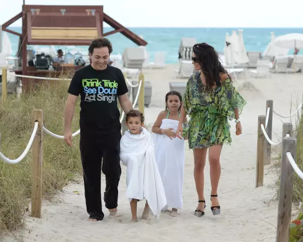 Cristian-Castro-Valeria-Liberman-familia