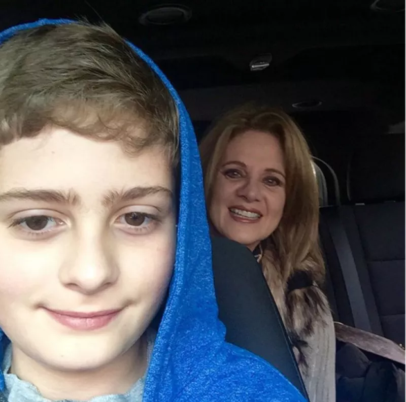 A sus 11 años, Nicolás, hijo de la actriz, ya hace uso de las redes sociales y en ellas muestra su talento artístico como bailarín.