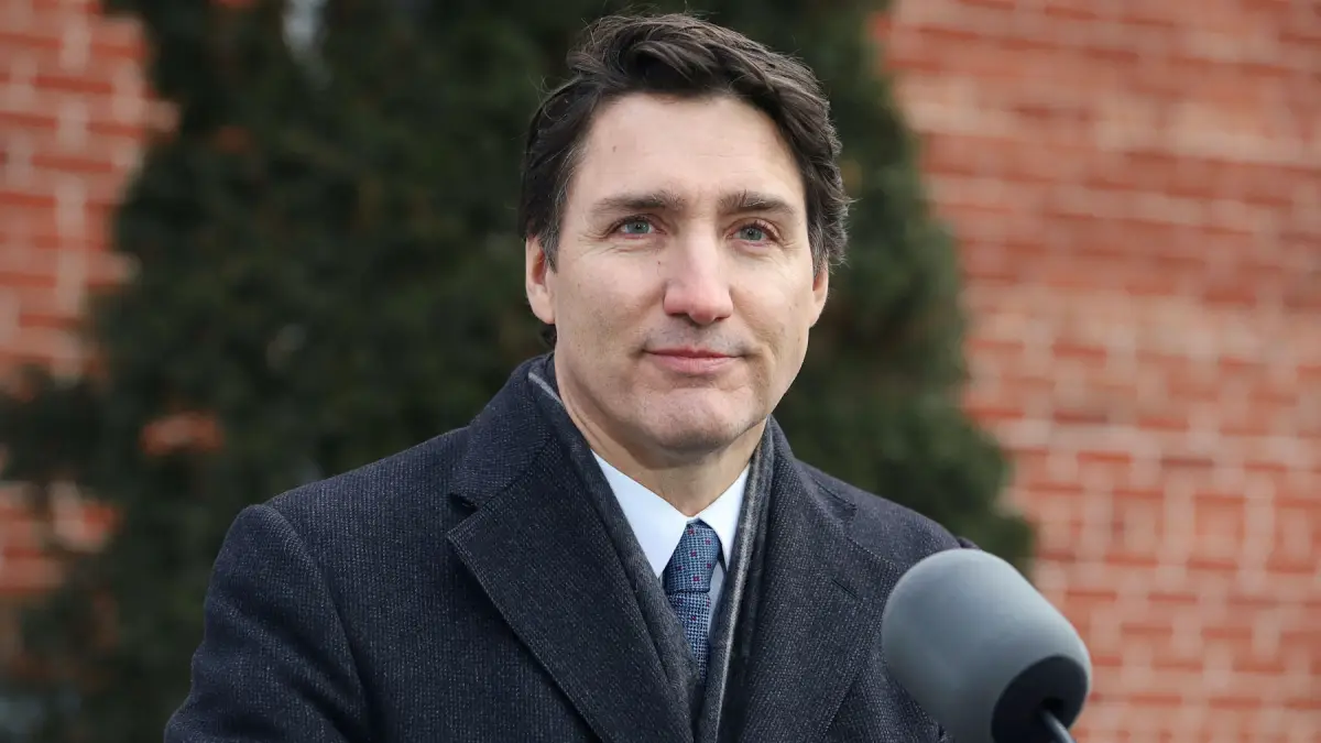 El primer ministro de Canadá, Justin Trudeau, habla con los periodistas, anunciando que tiene la intención de renunciar como líder del Partido Liberal, pero permanecerá en su puesto hasta que se haya elegido un reemplazo, desde su residencia de Rideau Cottage en Ottawa, Ontario, Canadá, el 6 de enero de 2025.