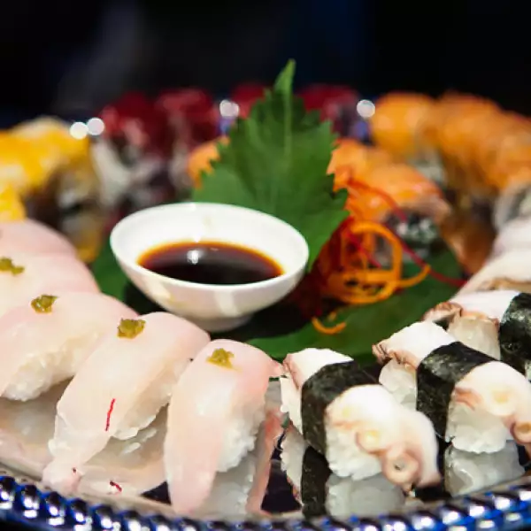 Nigiri de pulpo y róbalo