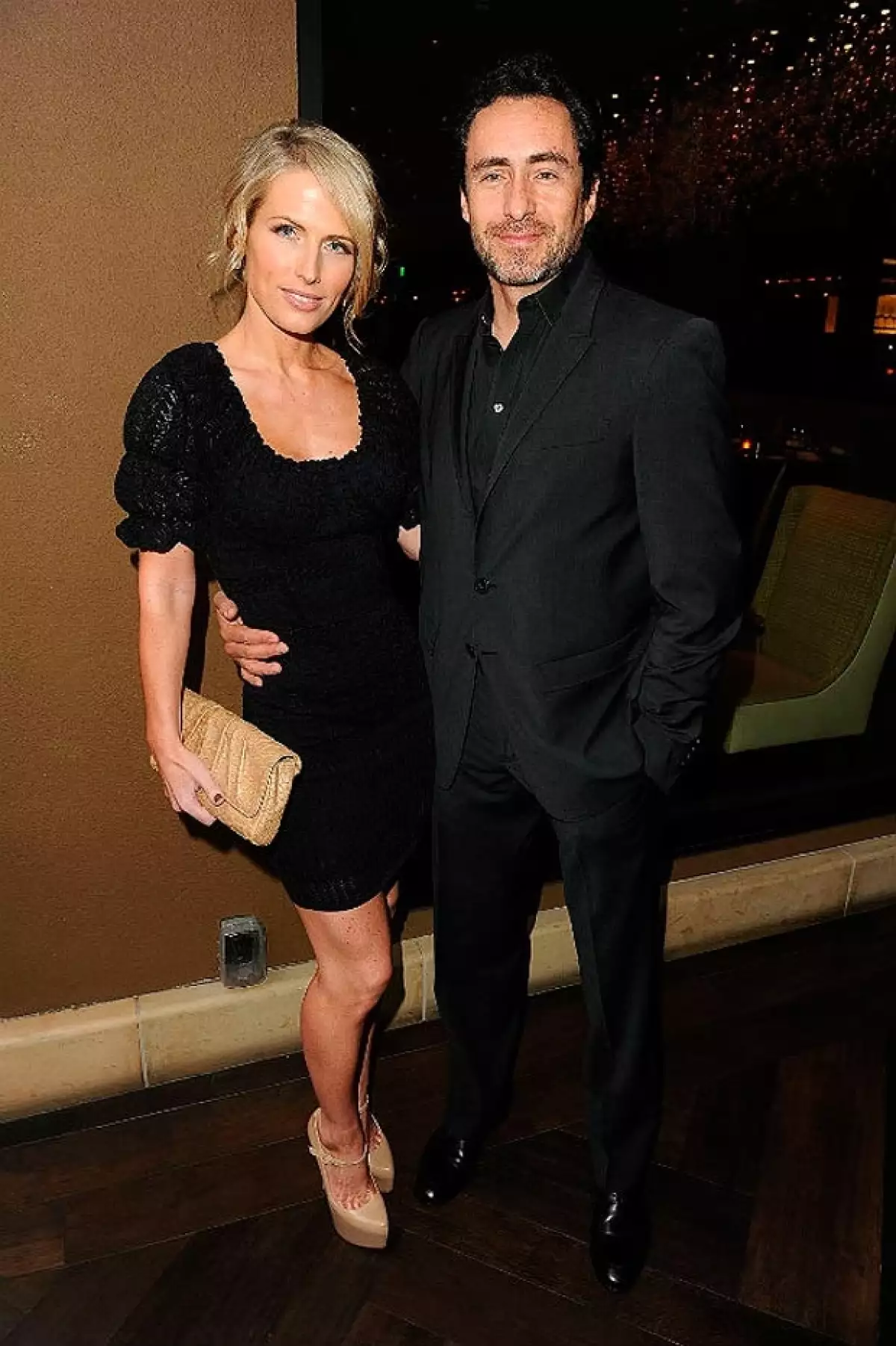 En las alfombras rojas, siempre lucen sonrientes y elegantes, el estilo de ella es fresco y chic, que le da la bendición de los más exigentes conocedores del buen vestir.