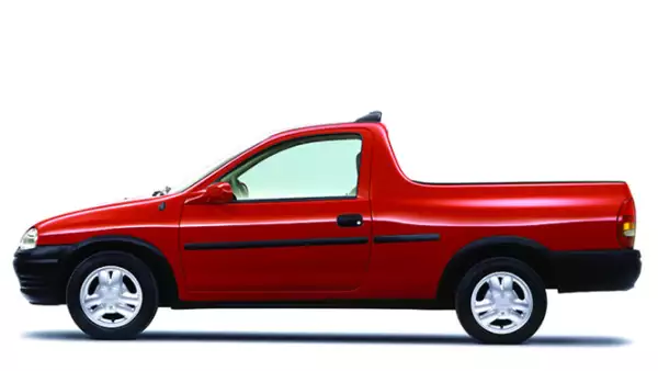 La automotriz inició la venta del modelo pickup al final de 1996.