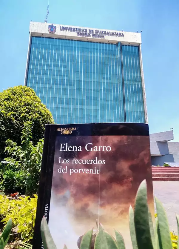 los recuerdos del porvenir.jpg