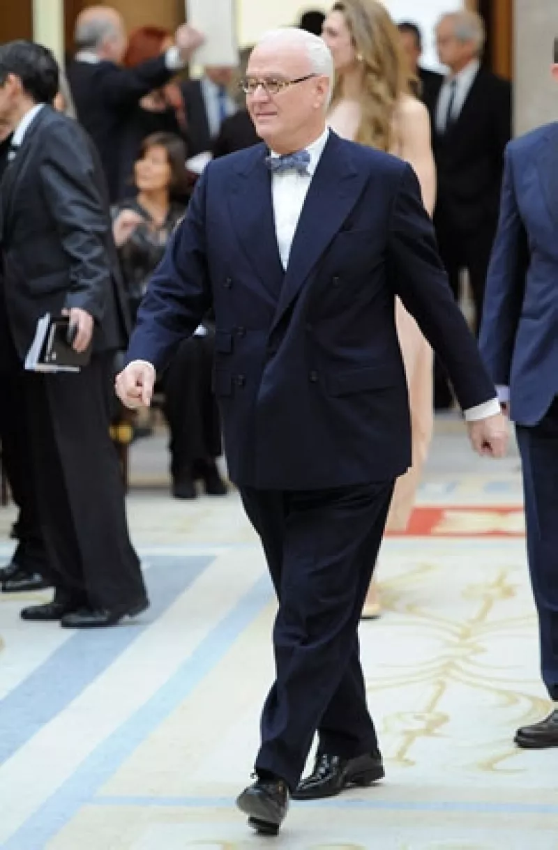 El diseñador opinó sobre los modelos de belleza hoy en día, dejando muy bien parada a la mexicana. Sin embargo, aseguró que chicas como Amanda Seyfried y Anne Hathaway son `iguales´ para él.