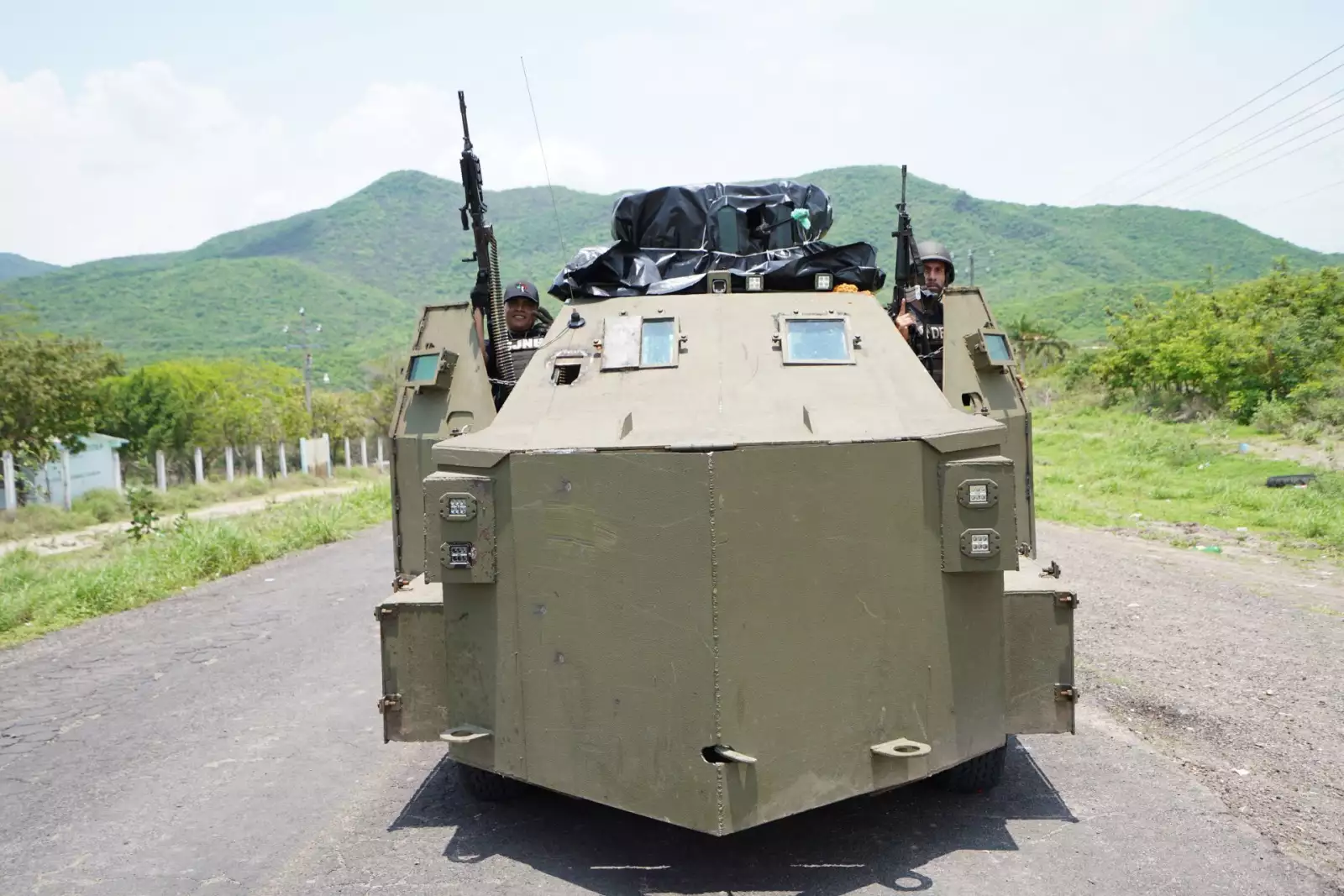 Desde el pasado 5 de abirl de 2021, Elemento del Cártel Jalisco Nueva Generación (CJNG) han tomado el municipio de Aguililla, Michoacán, lo que se ha convertido en una lucha armada entre ellos y el grupo delictivo Cárteles Unidos.