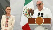 Claudia Sheinbaum Pardo, presidenta de México, y Rubén Rocha Moya, entonces gobernador de Sinaloa, durante la conferencia Mañanera del Pueblo en la que se presentó el informe de seguridad.