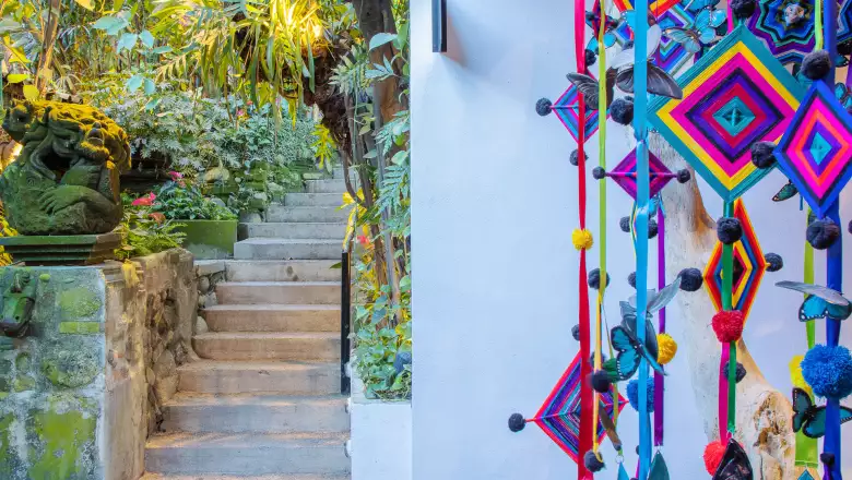 El diseño integra la tradición artesanal mexicana.