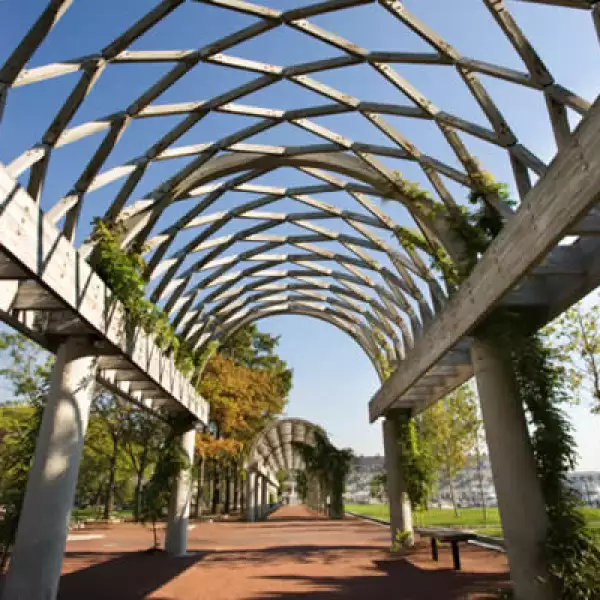 Este parque está considerado uno de los más antiguos de Estados Unidos; fundado en 1634, mide 20 hectáreas y conecta los barrios de Newsbury y Financial.