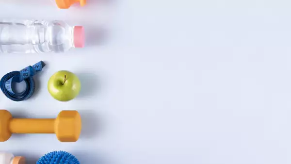 Artefactos para hacer ejercicios colocados en el piso 
