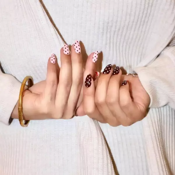 uñas maximalistas pero trendy .jpg