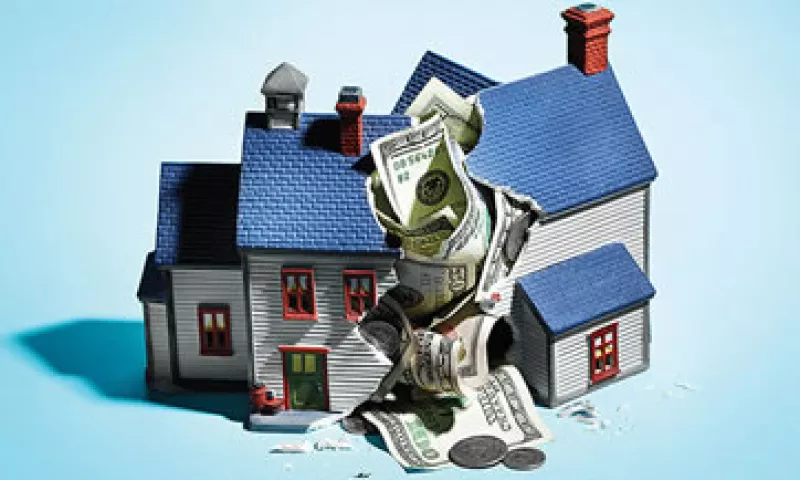 La inversión residencial en EU alcanzó un máximo de 6.3% del PIB a mediados de 2005, pero ha caído a 2.7% en la actualidad. (Foto: Cortesía de Fortune)