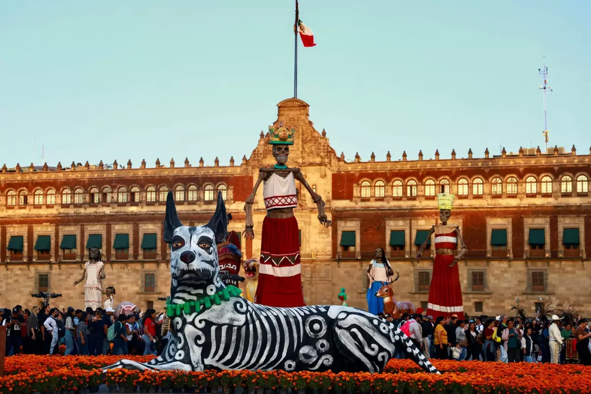 Mega ofrenda en el Zócalo 2025: ¿hasta cuándo está y cuál es el tema de este año? 