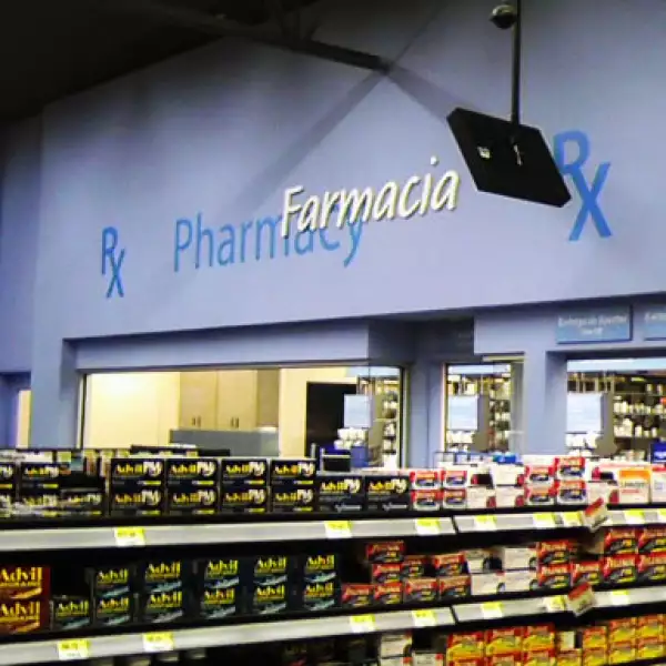 Los letreros están en inglés y español para atender a varios mercados.