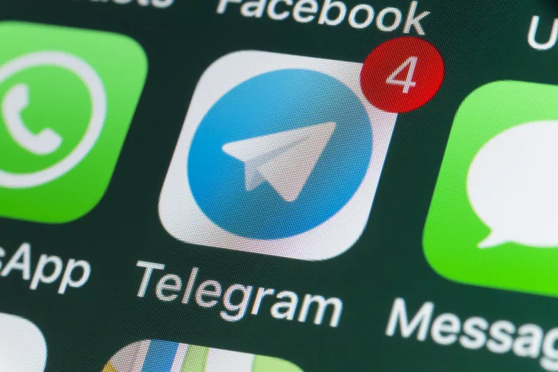 Telegram, Whatsapp, Messages and other phone Apps on iPhone screen